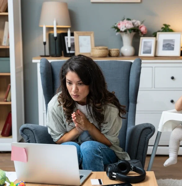 new-mom-with-perinatal-anxiety-and-ocd-intently-listening-to-perinatal-specialist-in-online-therapy-session